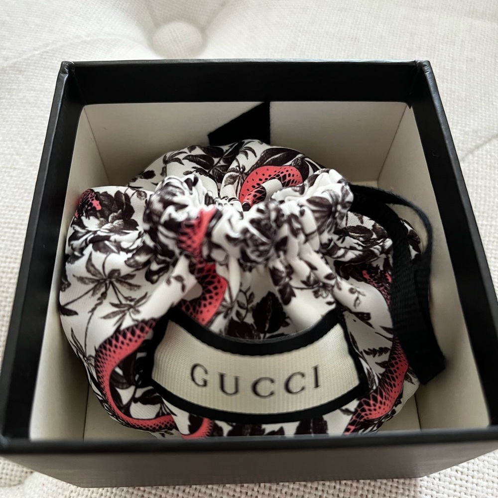 Gucci Silver Ring with Engraved Design